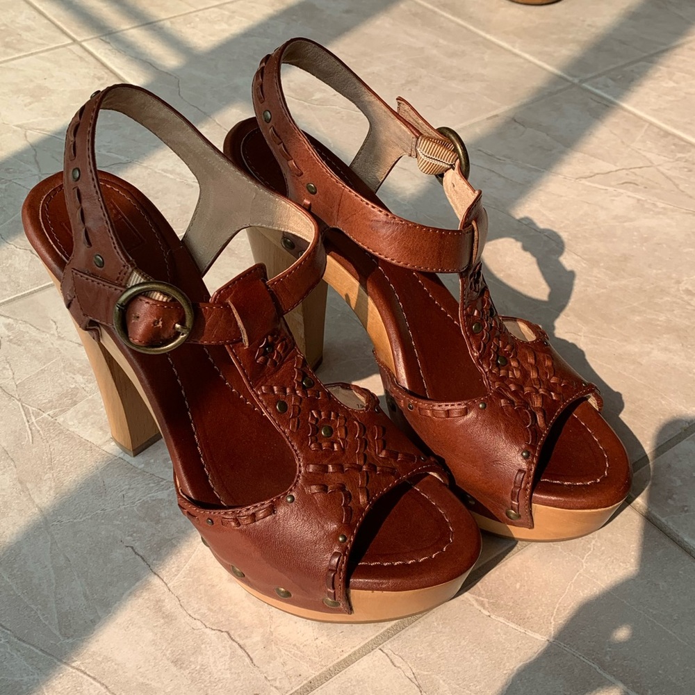 FRYE Brown Leather Wooden Heels💕